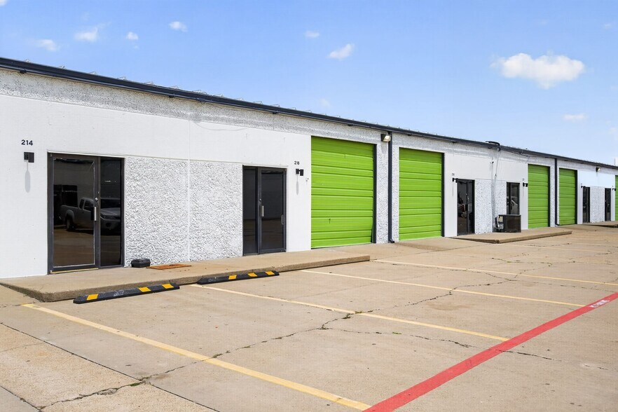 More Photos Of 13940 Bammel North Houston Rd, Houston Unknown For Lease