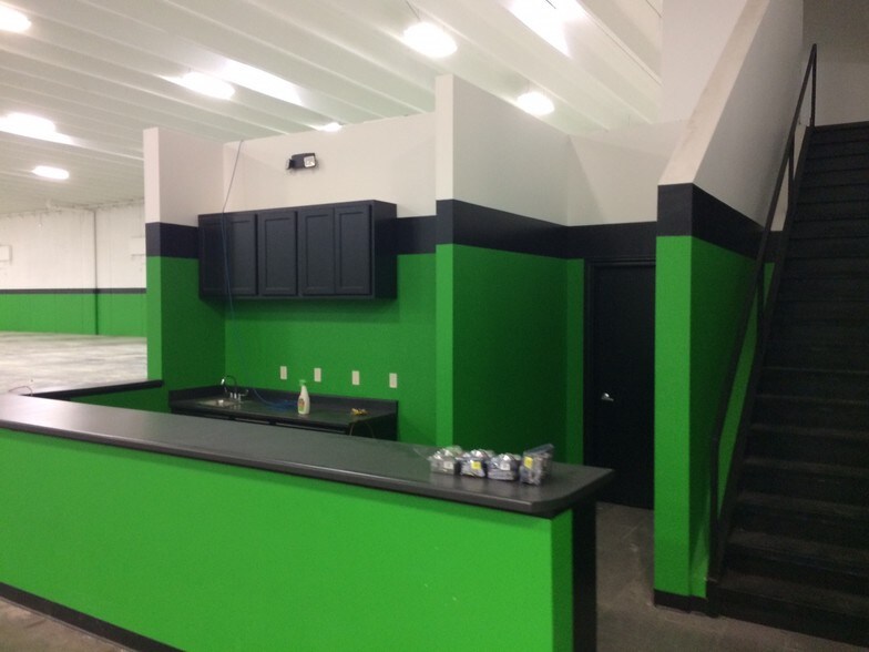 More Photos Of 3001 S Madison, Wichita Warehouse For Lease