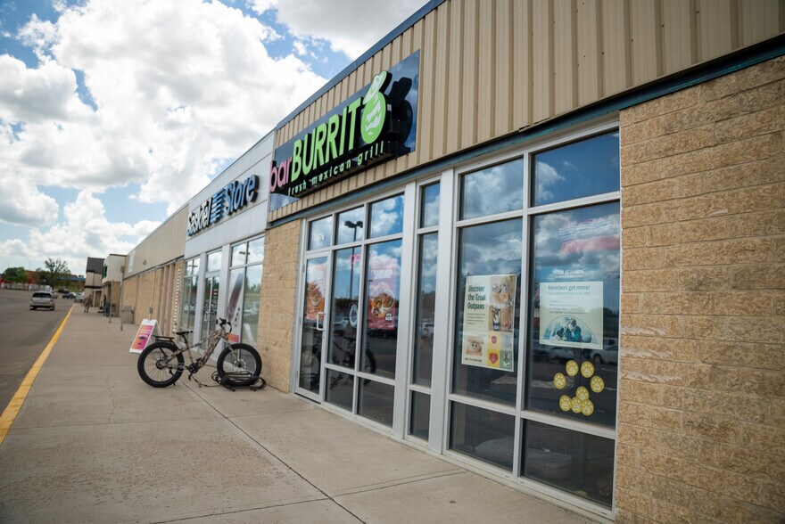 More Photos Of 1150 Central Ave N, Swift Current Storefront For Lease