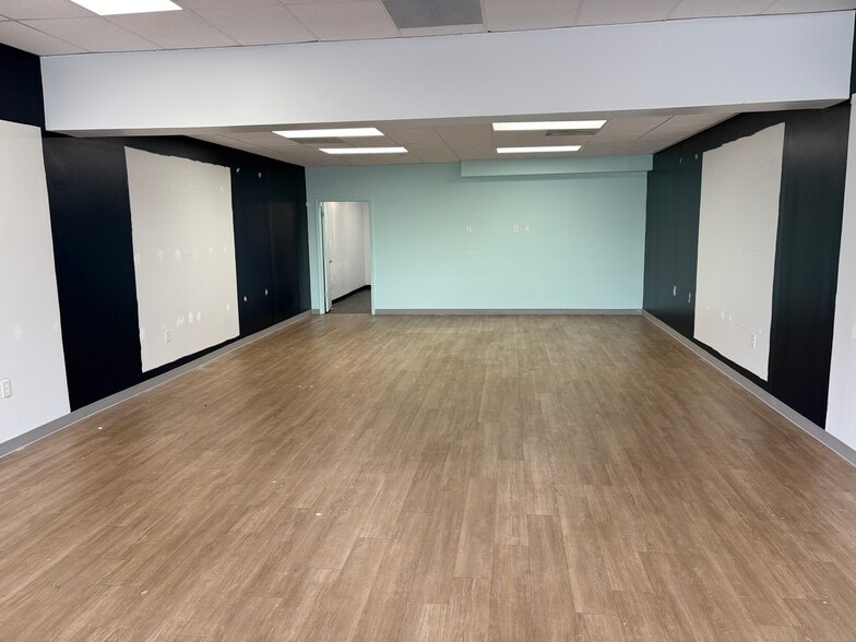 More Photos Of 1558-1560 Freeway Dr, Reidsville Unknown For Lease