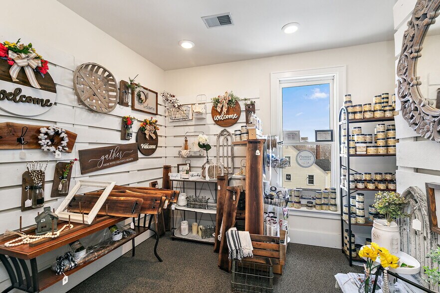 More Photos Of 303 N Main St, Elburn General Retail For Sale