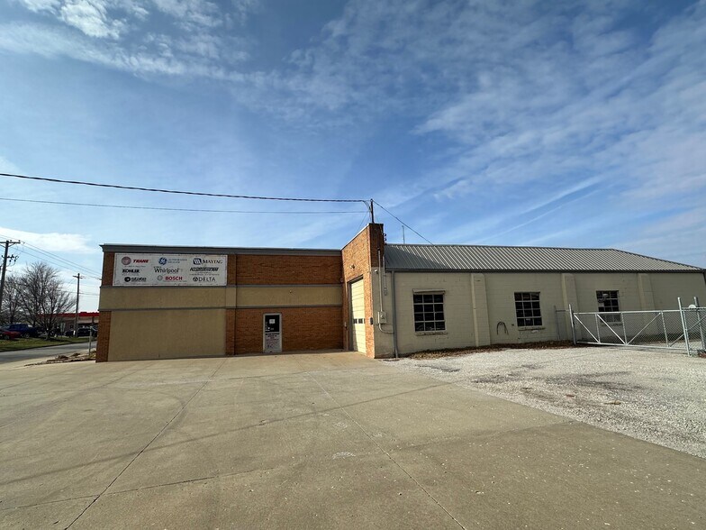 More Photos Of 205 E Green St, Clinton Storefront For Sale