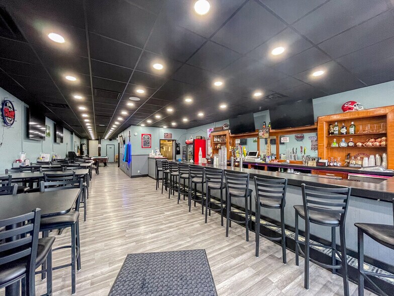 More Photos Of 1119 Thomas St, Redfield General Retail For Sale