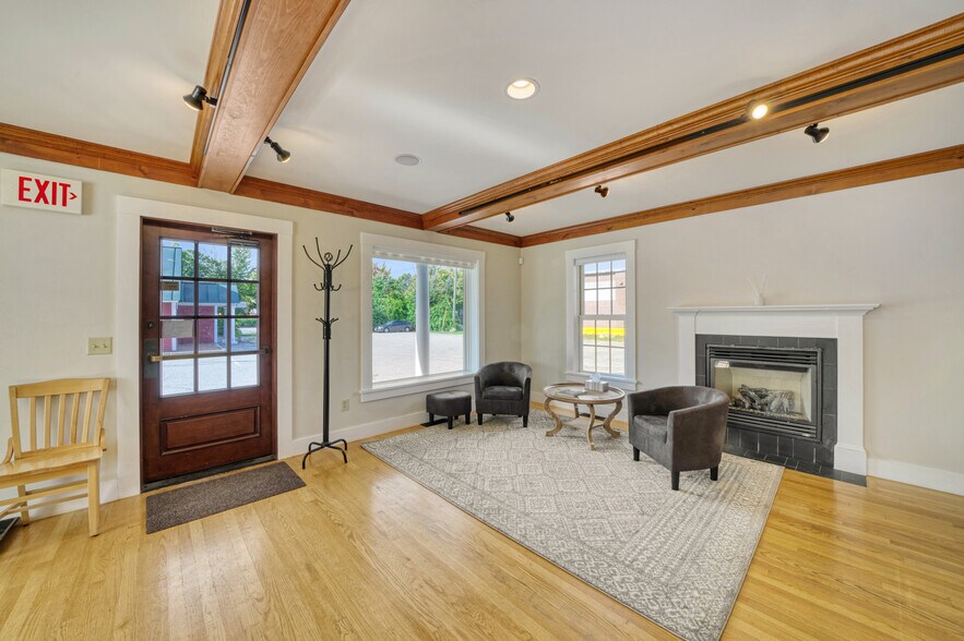 More Photos Of 207-209 Main St, New London Freestanding For Sale