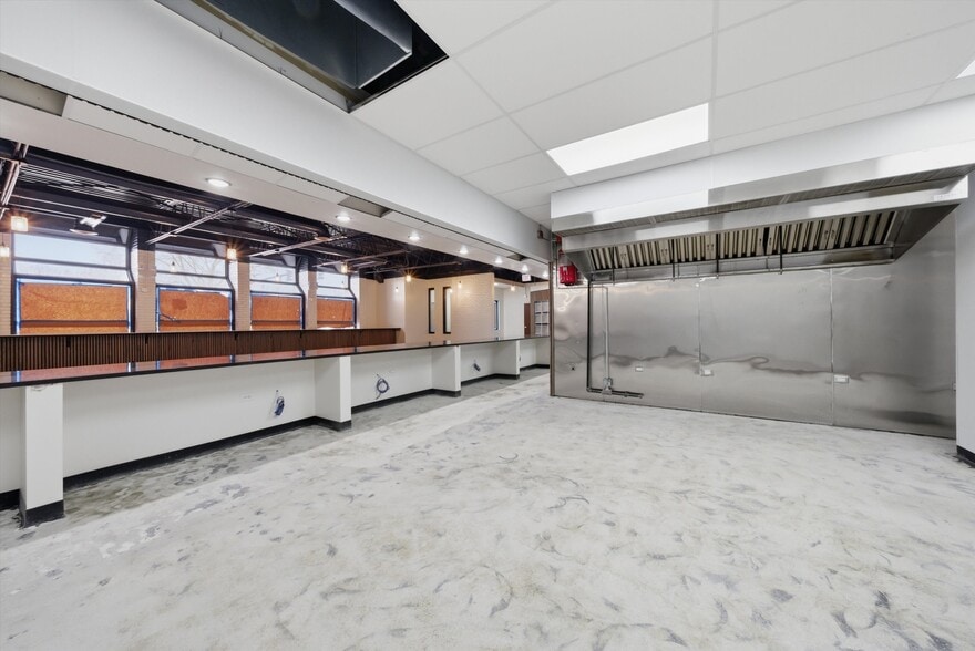 More Photos Of 2201 W Howard St, Chicago Restaurant For Lease