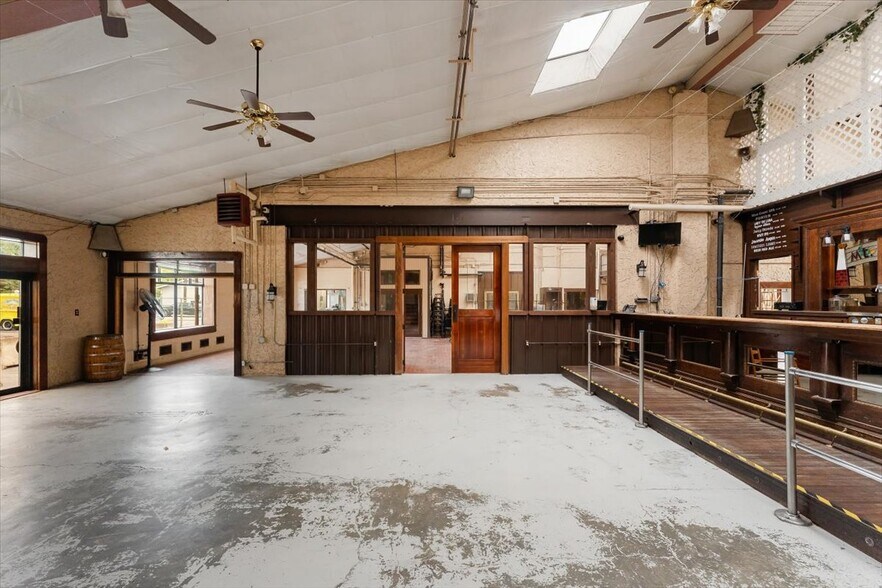 More Photos Of 360 College Ave, Weed Showroom For Sale