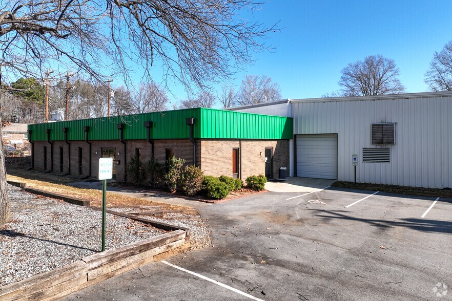 More Photos Of 501 W Camel St, Greensboro Warehouse For Lease