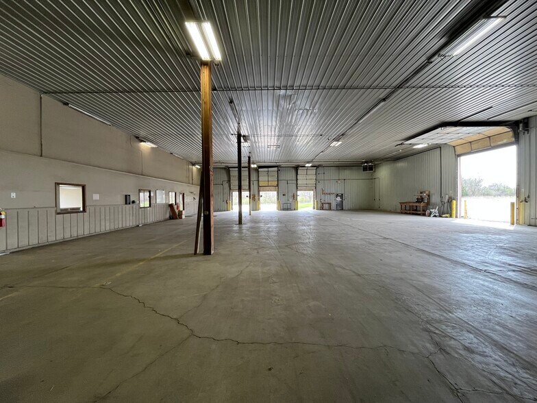 More Photos Of 2529 W Ferguson Rd, Fort Wayne Warehouse For Lease