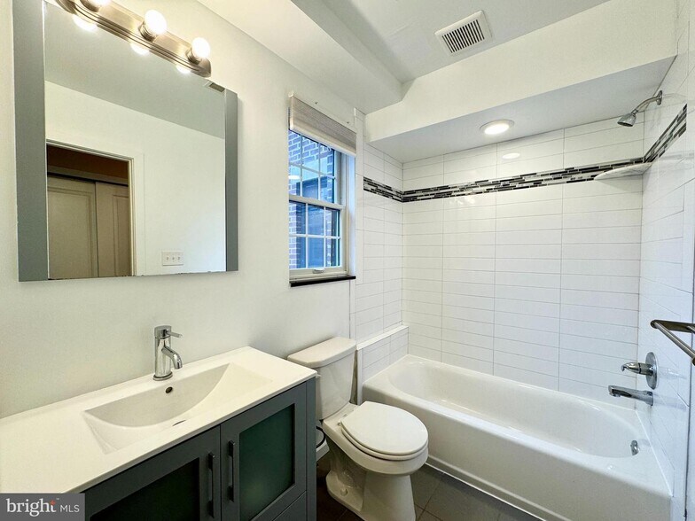 More Photos Of 1014 E Moyamensing Ave, Philadelphia Multifamily For Sale
