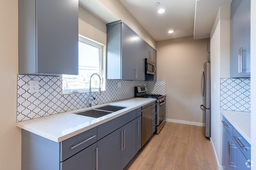 More Photos Of 11437 Hatteras St, North Hollywood Apartments For Sale