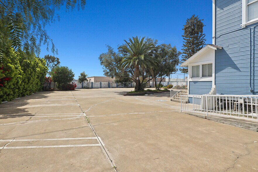 More Photos Of 961 W Holt Blvd, Ontario Medical For Sale