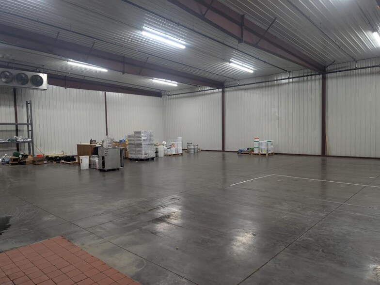 More Photos Of 1119 Center St, North Mankato Warehouse For Sale
