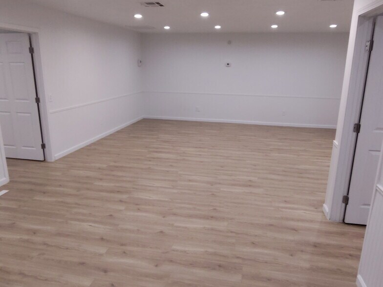 More Photos Of 18245 US Highway 18, Apple Valley Office For Lease