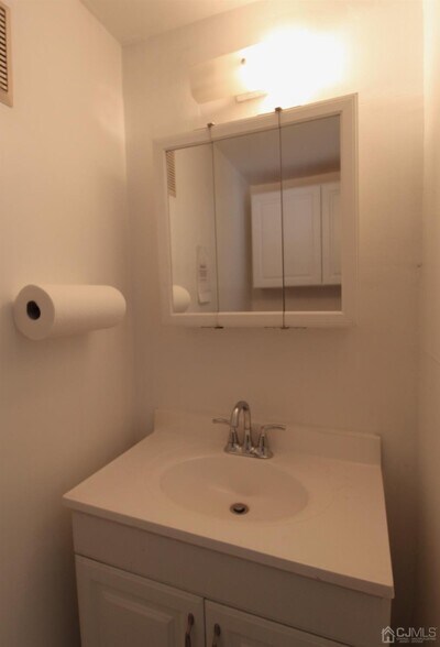 More Photos Of 637 Georges Rd, New Brunswick Medical For Sale