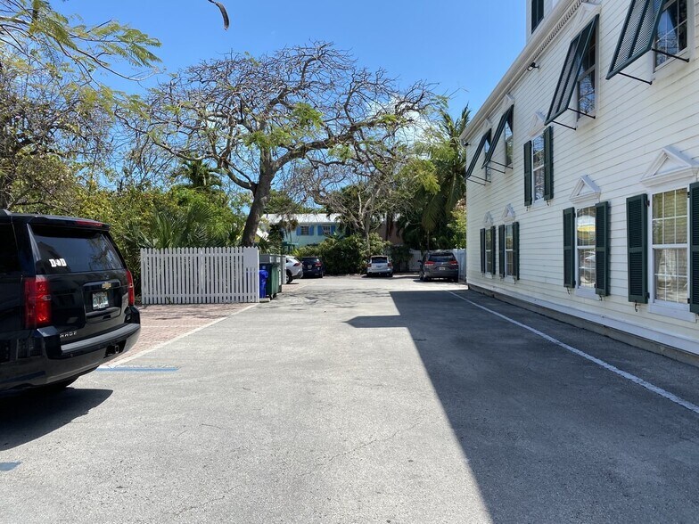More Photos Of 302 Southard St, Key West Office For Sale