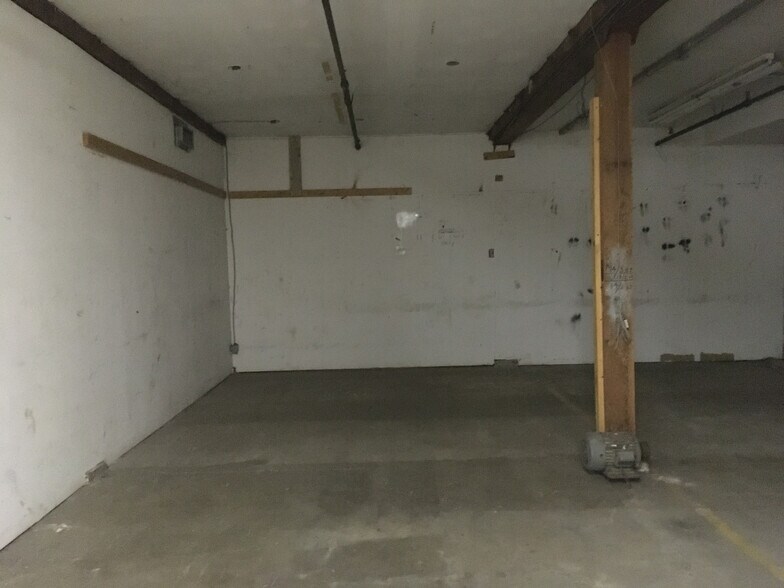 More Photos Of 1830-1851 W 5th Ave, Vancouver Flex For Lease