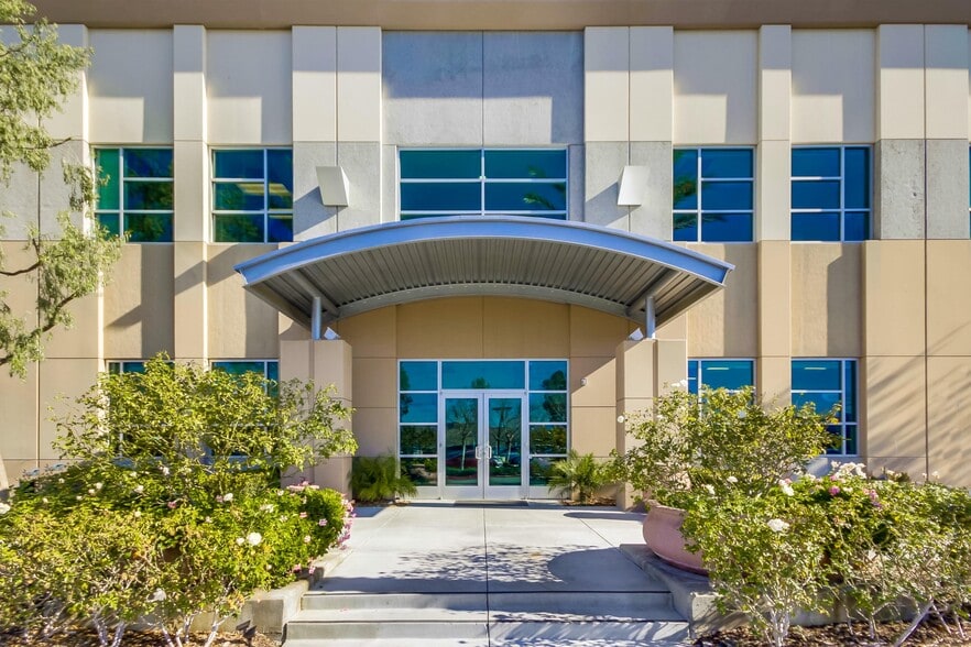 More Photos Of 27240 W Turnberry Ln, Valencia Office For Sale