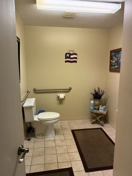 More Photos Of 7664 Broadview Rd, Parma General Retail For Sale