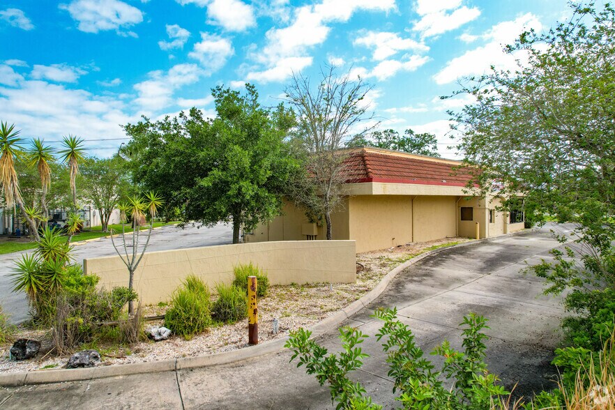 More Photos Of 1855 E Memorial Blvd, Lakeland Fast Food For Sale