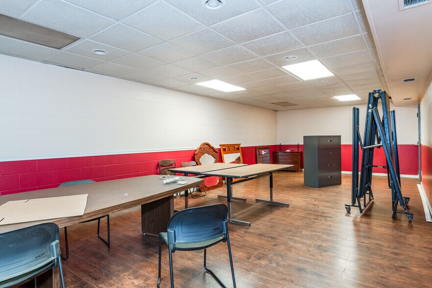 More Photos Of 106 Restoration Park Dr, Medway Service For Lease