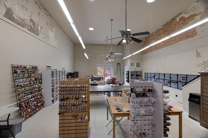 More Photos Of 110 E Main St, Whitesboro Storefront For Lease