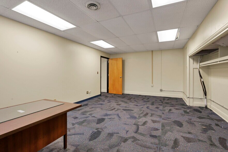 More Photos Of 300 E Auburn Ave, Springfield Office For Sale