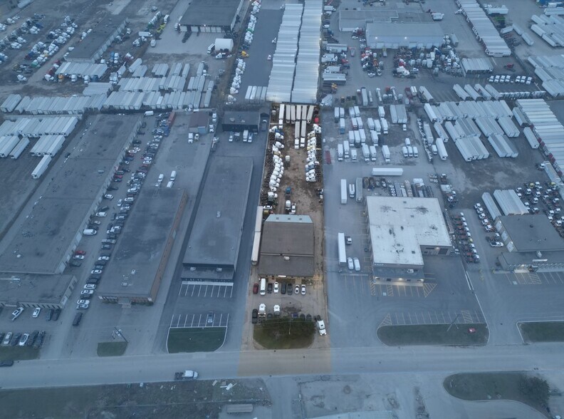 More Photos Of 1801 Shawson Dr, Mississauga Warehouse For Sale