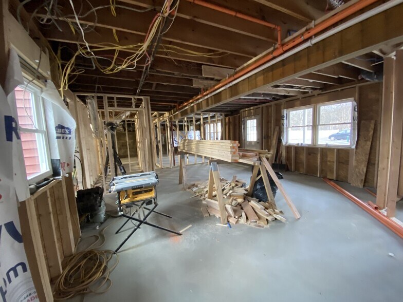 More Photos Of 2 Glendale Dr, Queensbury Office For Lease