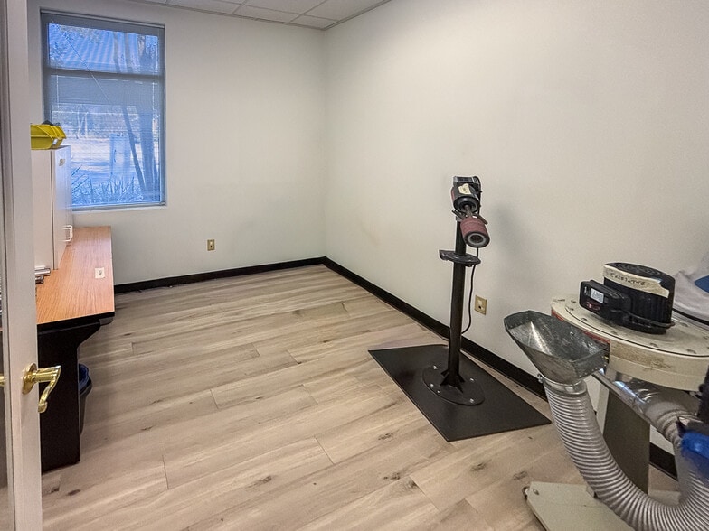 More Photos Of 1321 Ashley River Rd, Charleston Office For Lease