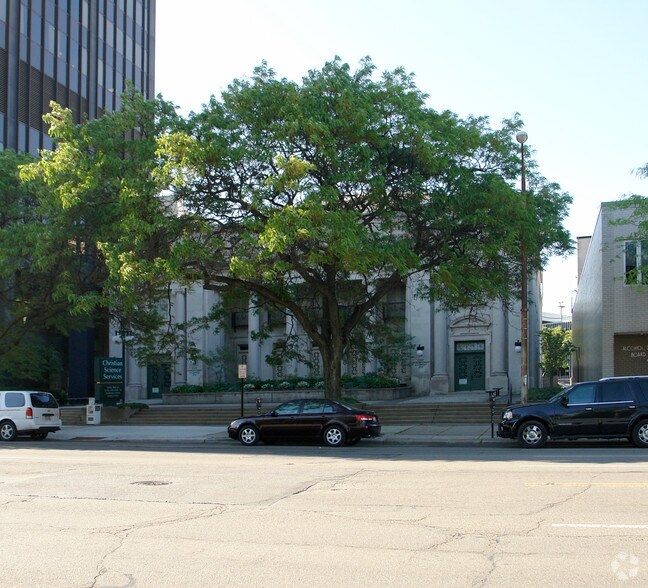 More Photos Of 457 E Broad St, Columbus Storefront Retail Office For Sale