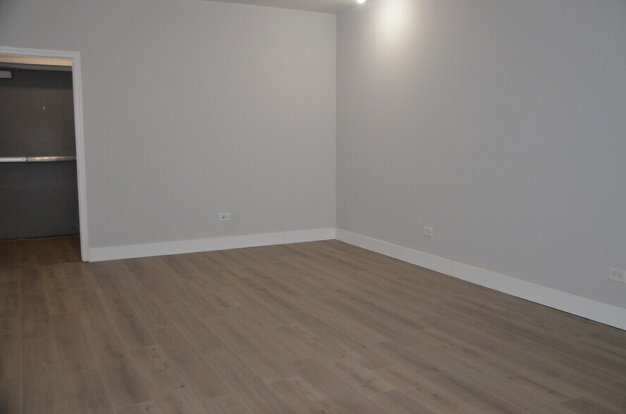 More Photos Of 510 Collins St, Joliet Unknown For Lease