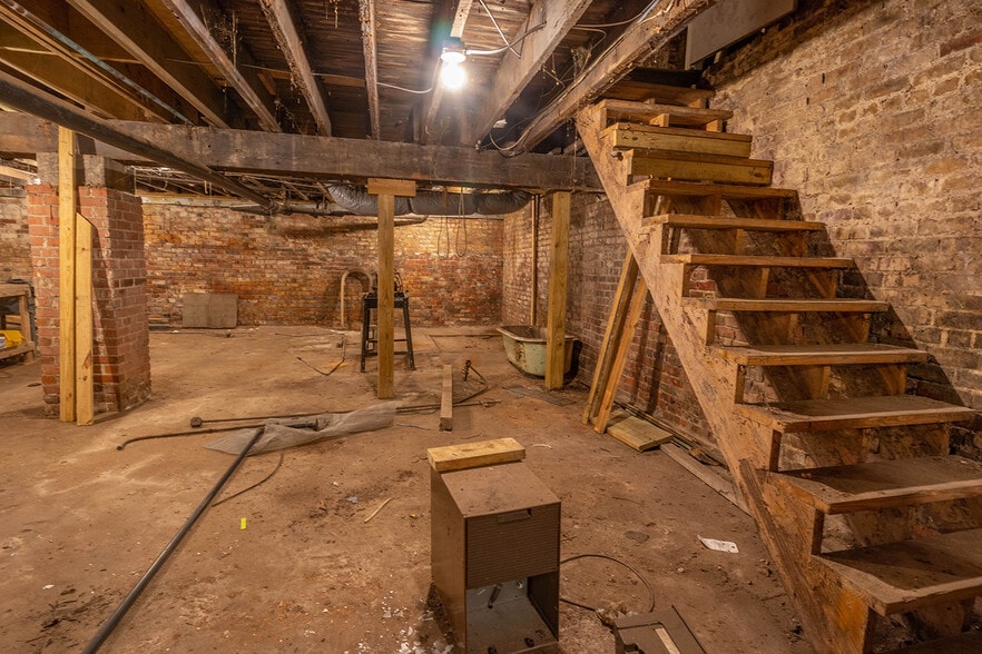 More Photos Of 316 Brook Rd, Richmond Apartments For Lease