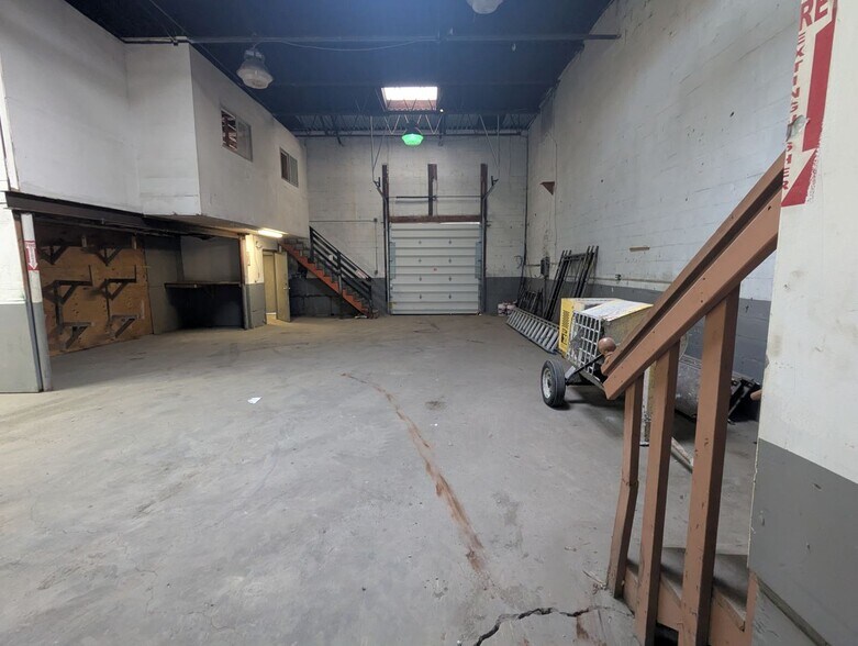 More Photos Of 48 New St Rear, Cambridge Warehouse For Lease