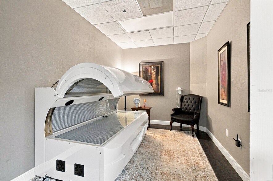 More Photos Of 224 Mariner Blvd, Spring Hill Medical For Sale