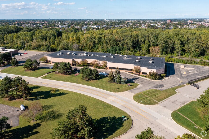 More Photos Of 15120 N Commerce Dr N, Dearborn Light Manufacturing For Lease