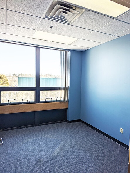More Photos Of 20 Cotton Rd, Nashua Office For Lease