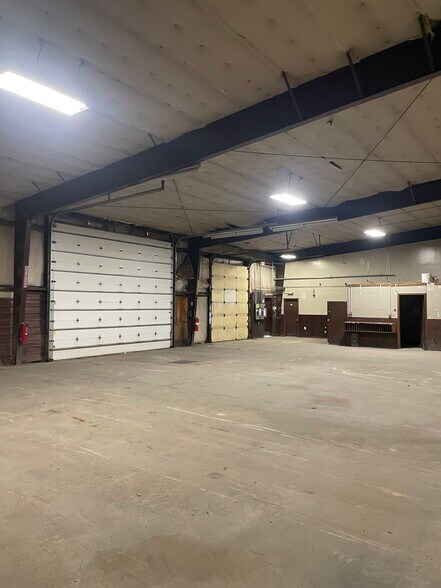 More Photos Of 117 E Commerce Way, Libby Light Distribution For Sale
