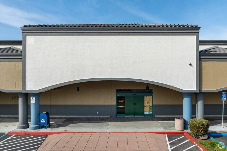 More Photos Of 26905 Mission Blvd, Hayward General Retail For Lease