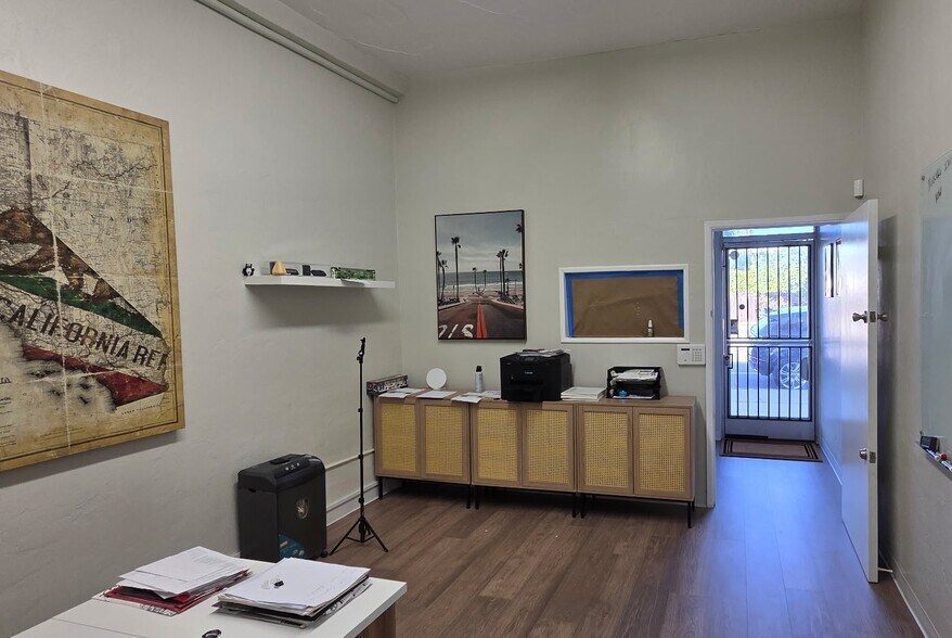 More Photos Of 4306-4310 W Victory Blvd, Burbank Storefront Retail Office For Sale