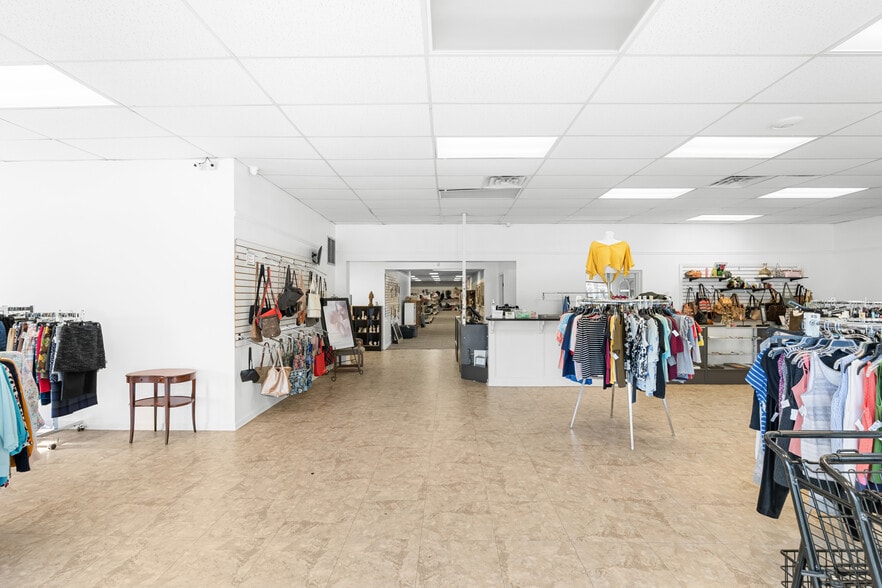 More Photos Of 6 Television Cir, Savannah Freestanding For Lease