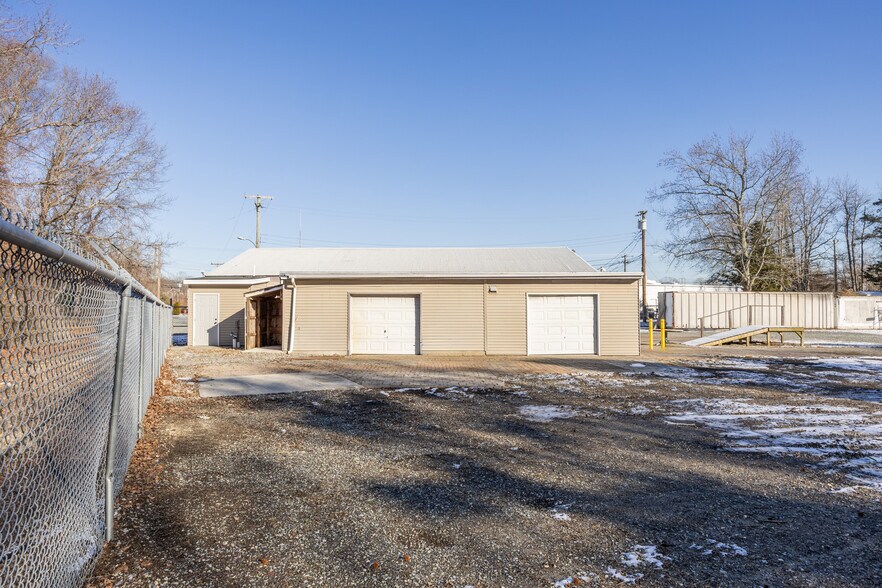 More Photos Of 320 Tilton Rd, Northfield Warehouse For Lease