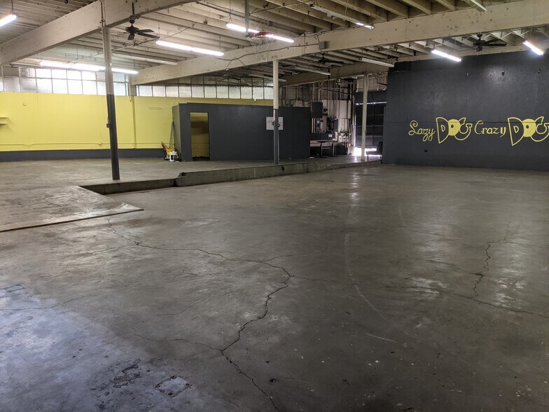 More Photos Of 3300-3310 Wallingford Ave N, Seattle Warehouse For Lease