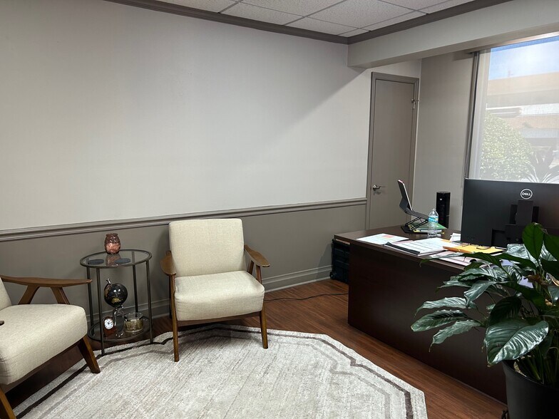 More Photos Of 798 SW Main Blvd, Lake City Office For Sale