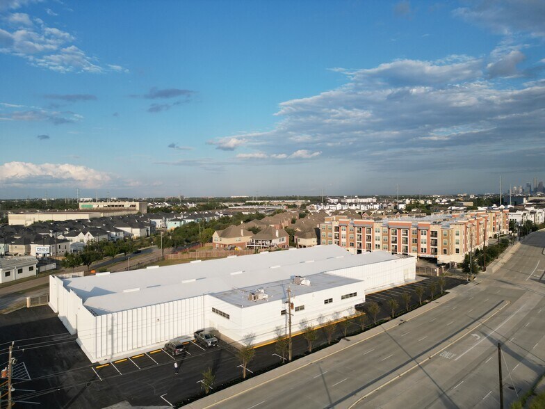 More Photos Of 8600 Hempstead Rd, Houston Warehouse For Lease