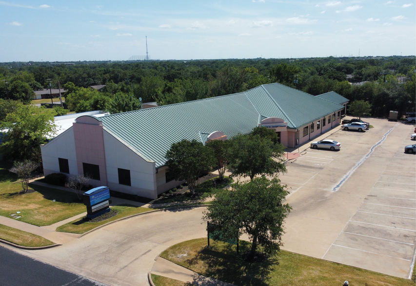 More Photos Of 2010 E Villa Maria Dr, Bryan Office For Lease