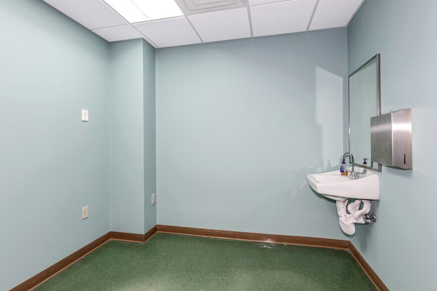 More Photos Of 7300 France Ave S, Edina Medical For Lease