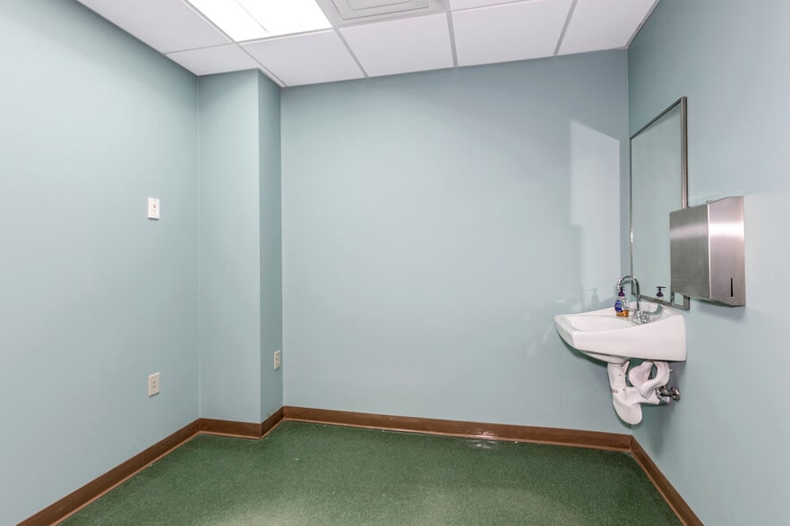 More Photos Of 7300 France Ave S, Edina Medical For Sale
