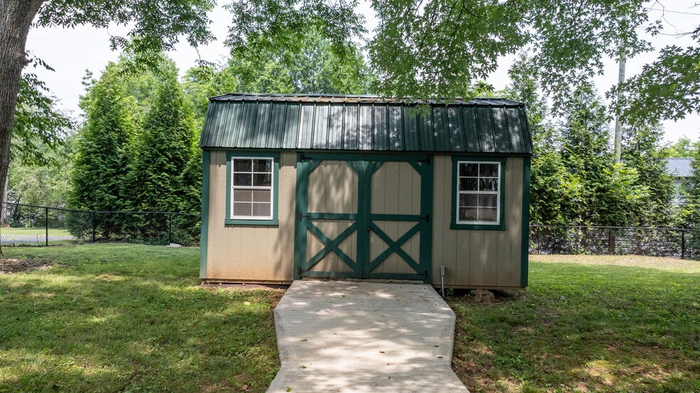 More Photos Of 3084 W Main St, Claremont Office For Sale