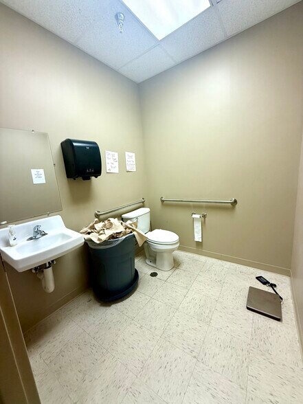 More Photos Of 1540 E College Ave, Normal Storefront For Lease