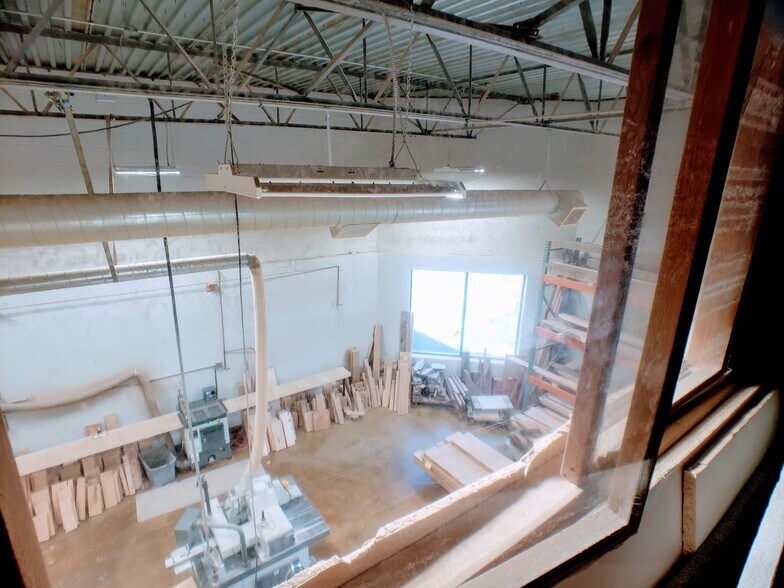 More Photos Of 215 N Redwood Rd, North Salt Lake Flex For Lease